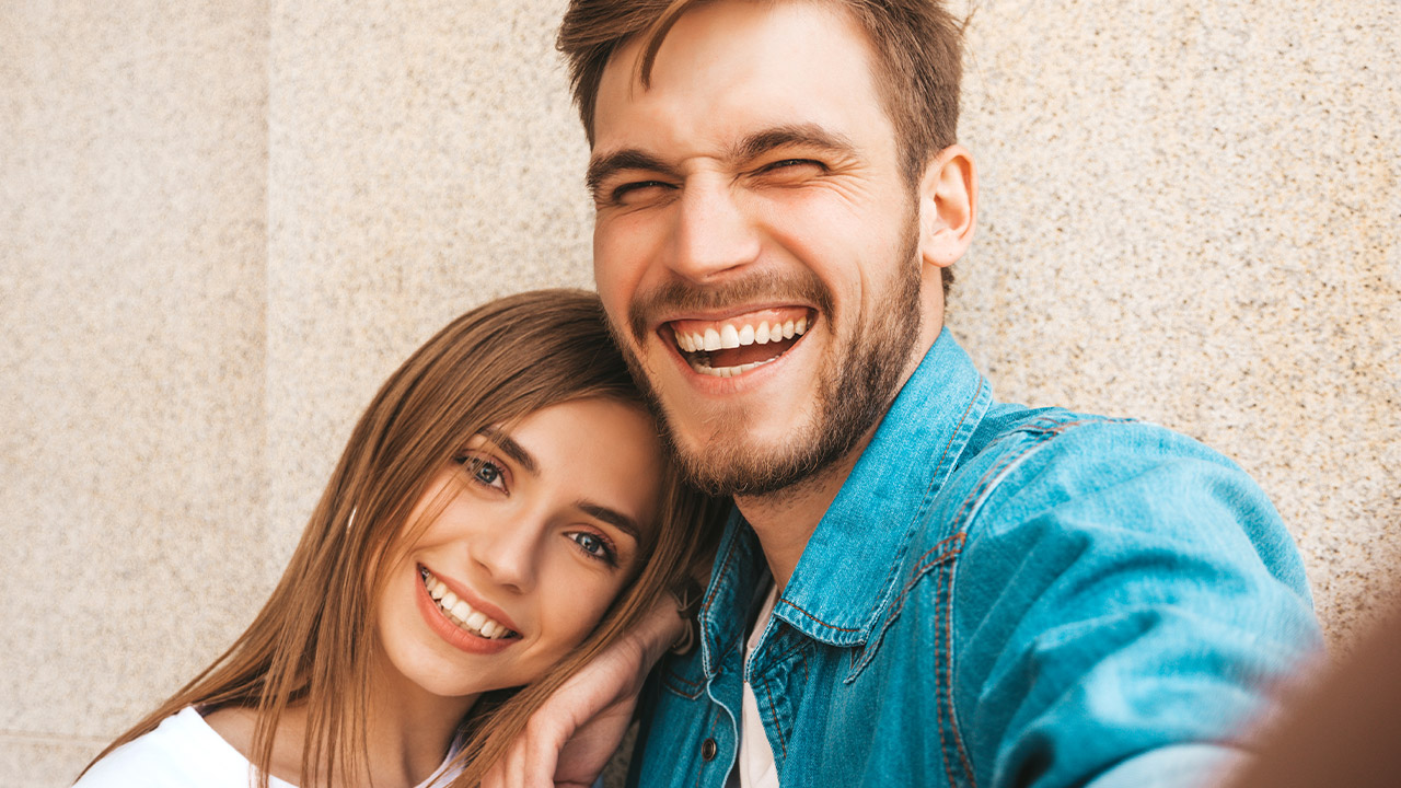 Como o Senso de Humor Pode Aumentar a Conexão Entre Parceiros